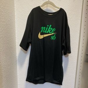 Nike SB black tee
